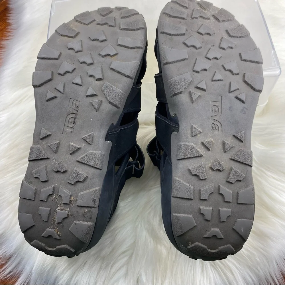 TEVA HIKING SANDALS SIZE 10 MAN